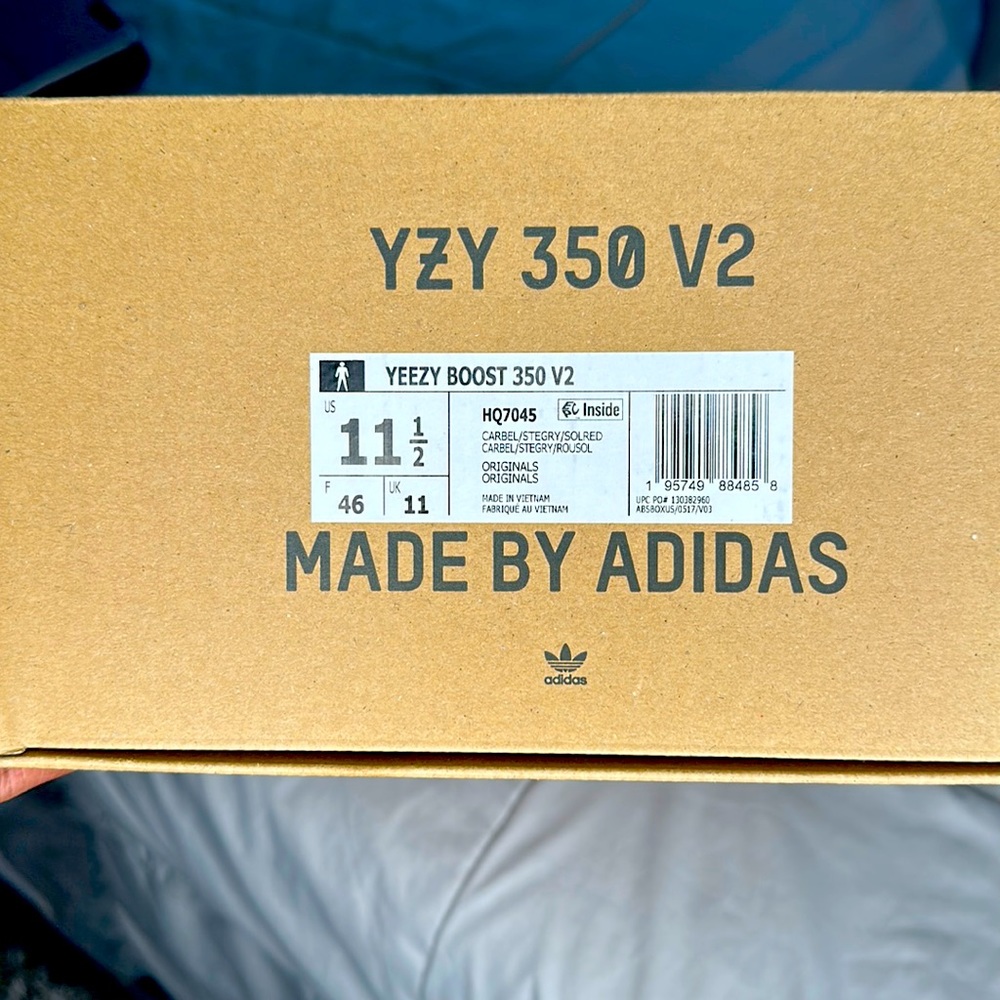 NIB Yeezy 350 V2 Carbon